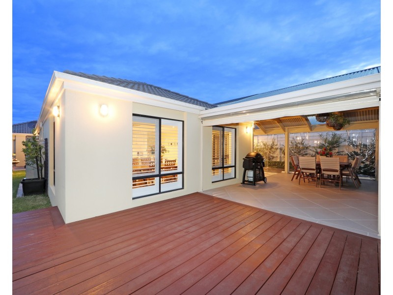 16 Sovereign Manors Crescent, Rowville VIC 3178