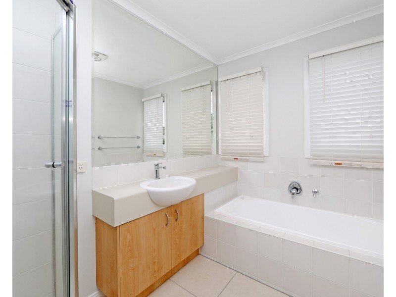 123 Sovereign Manors Crescent, Rowville VIC 3178