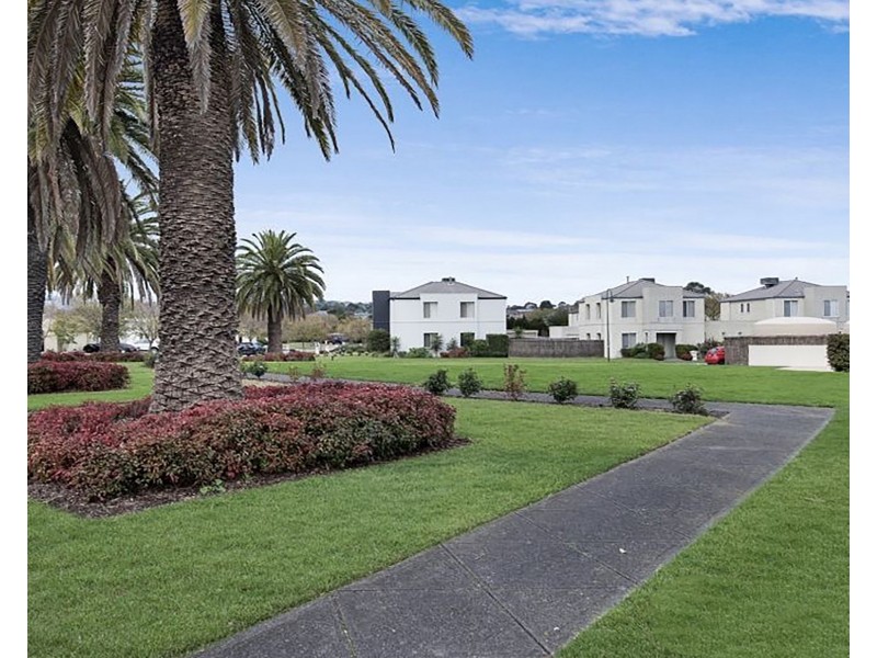 123 Sovereign Manors Crescent, Rowville VIC 3178