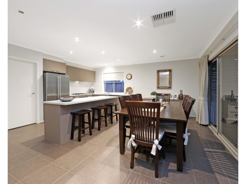 22 Sanctuary Crescent, Rowville VIC 3178