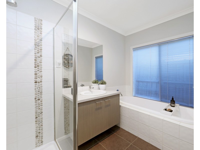 22 Sanctuary Crescent, Rowville VIC 3178