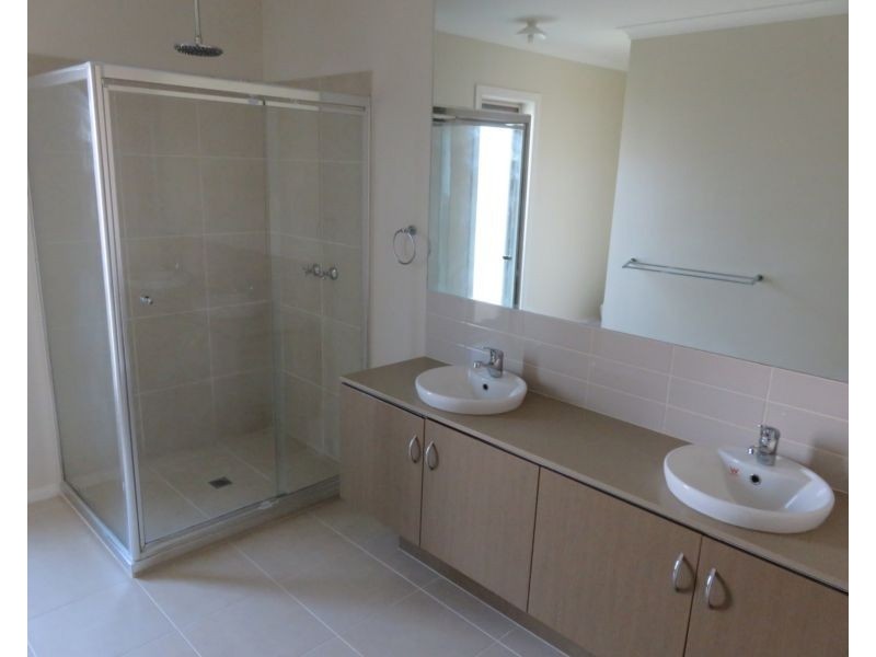 7 Little Gem Way, Berwick VIC 3806