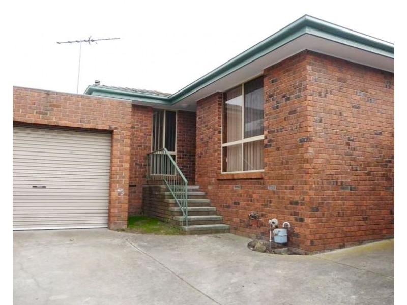 2/194 Gladstone Road, Dandenong North VIC 3175