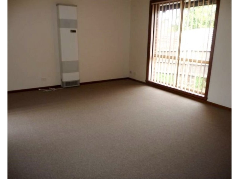 2/194 Gladstone Road, Dandenong North VIC 3175