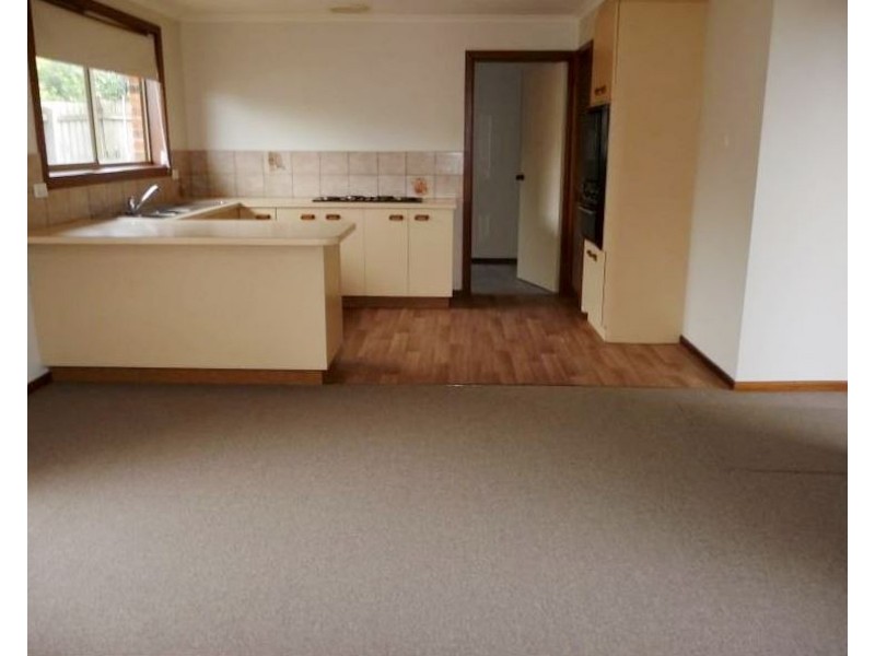 2/194 Gladstone Road, Dandenong North VIC 3175