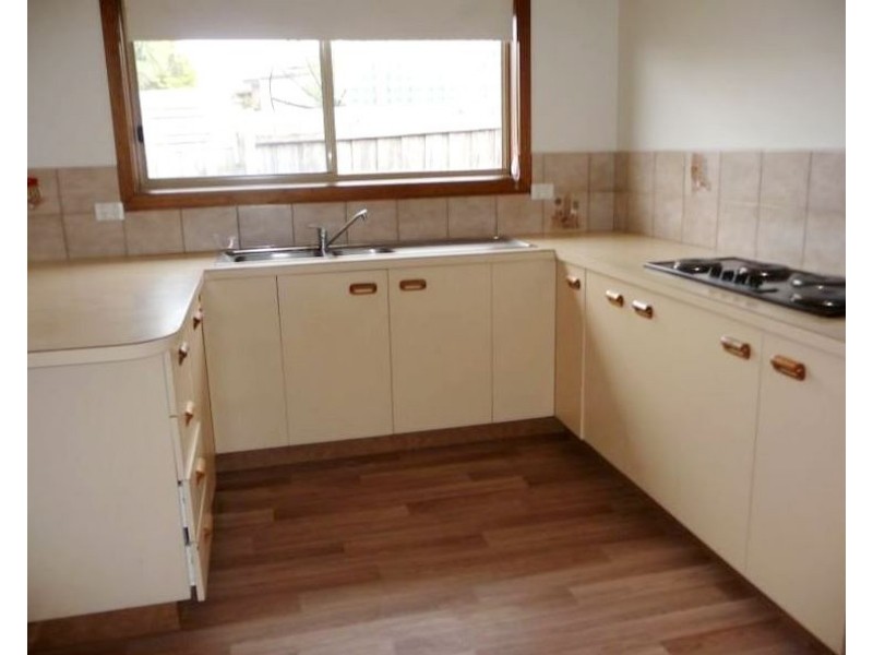 2/194 Gladstone Road, Dandenong North VIC 3175