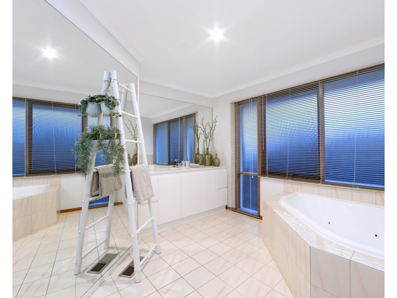 87 Lakesfield Drive, Lysterfield VIC 3156