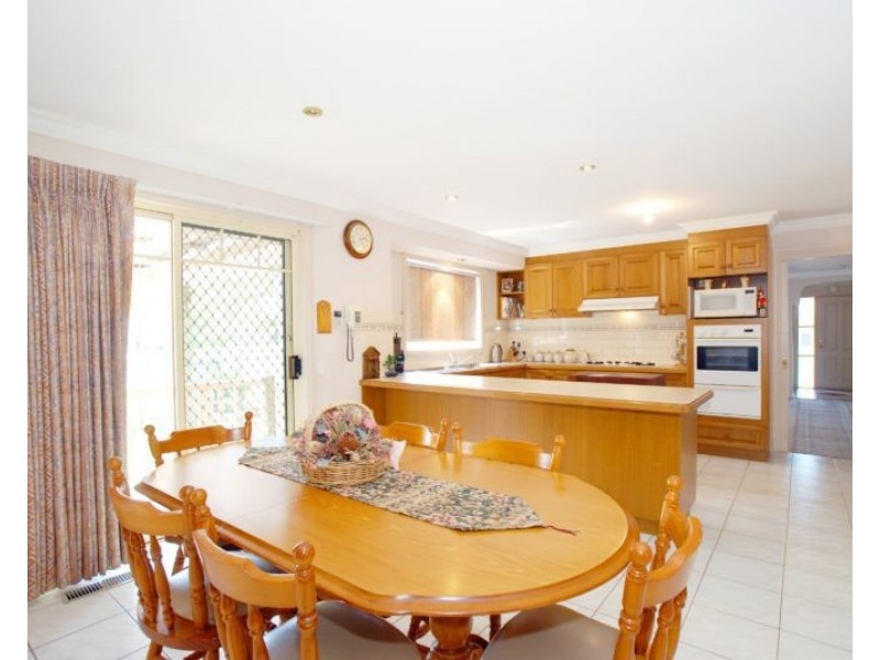 42 Turramurra Drive, Rowville VIC 3178