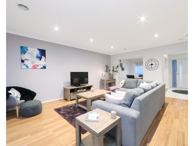 128 Sovereign Manors Crescent, Rowville VIC 3178