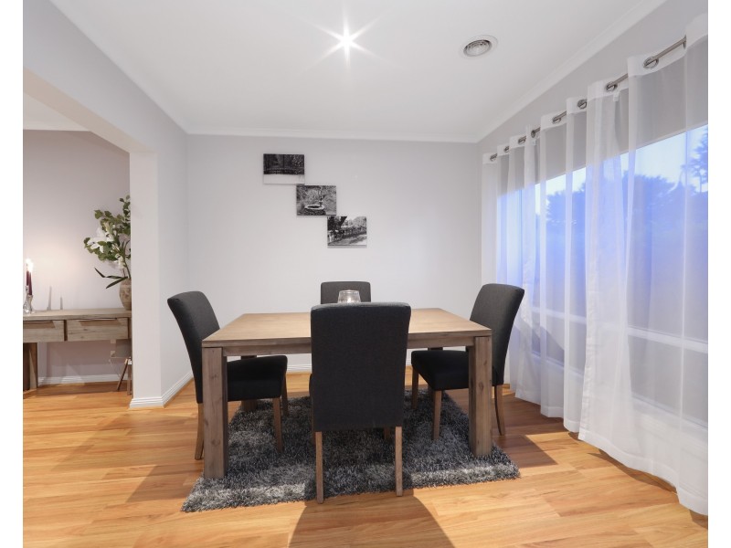 128 Sovereign Manors Crescent, Rowville VIC 3178