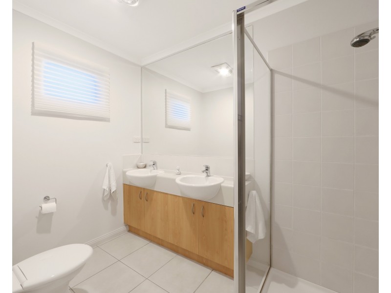 128 Sovereign Manors Crescent, Rowville VIC 3178