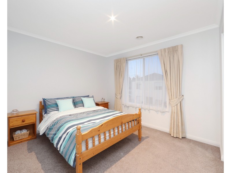 128 Sovereign Manors Crescent, Rowville VIC 3178