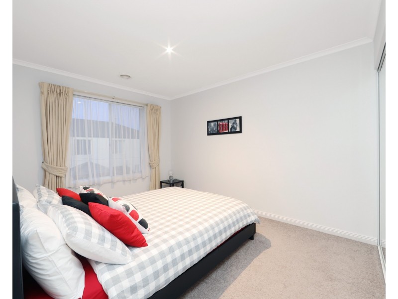 128 Sovereign Manors Crescent, Rowville VIC 3178