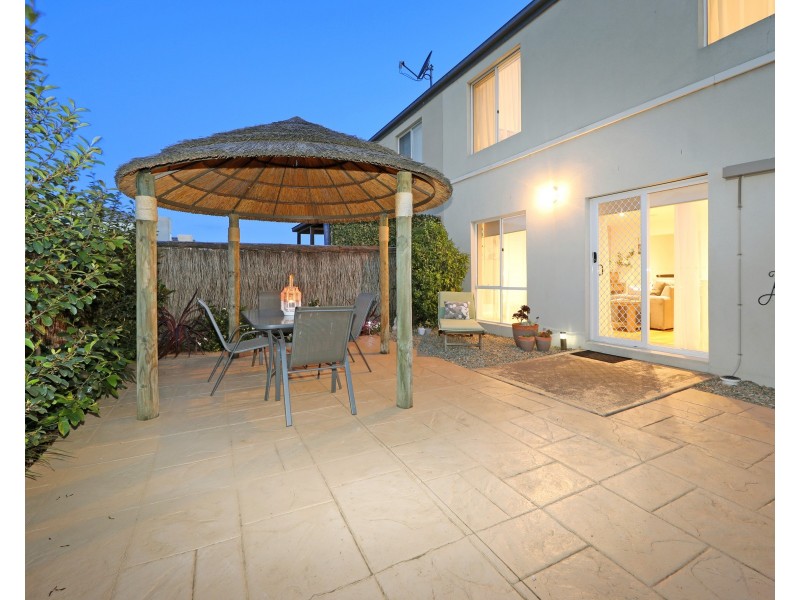 128 Sovereign Manors Crescent, Rowville VIC 3178