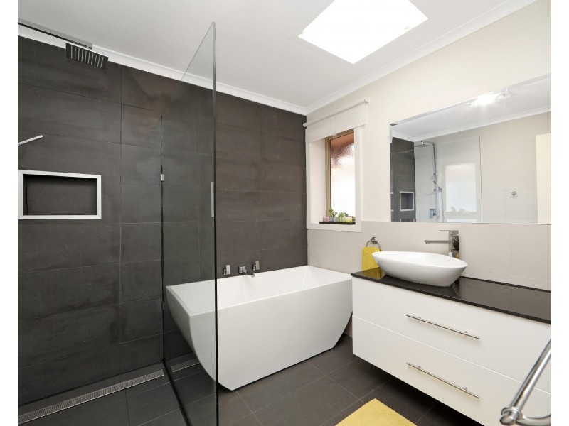 17 Bexsarm Crescent, Rowville VIC 3178