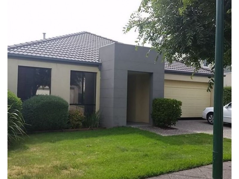 98 Sovereign Manors Crescent, Rowville VIC 3178