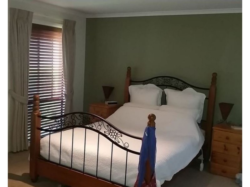 98 Sovereign Manors Crescent, Rowville VIC 3178