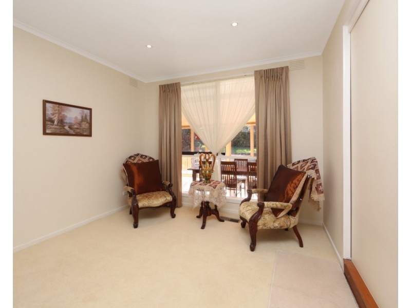 6 Lakeside Boulevard, Rowville VIC 3178