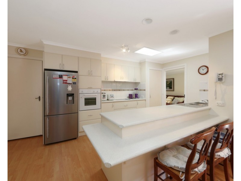 6 Lakeside Boulevard, Rowville VIC 3178