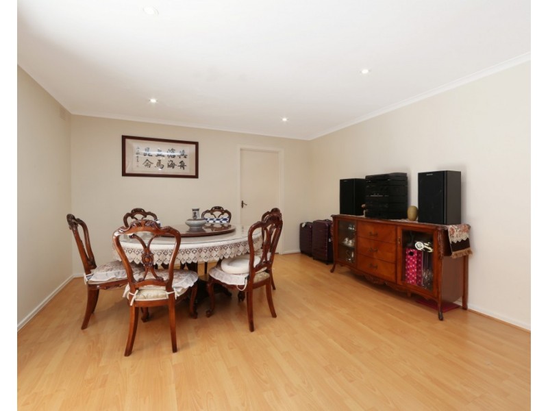 6 Lakeside Boulevard, Rowville VIC 3178