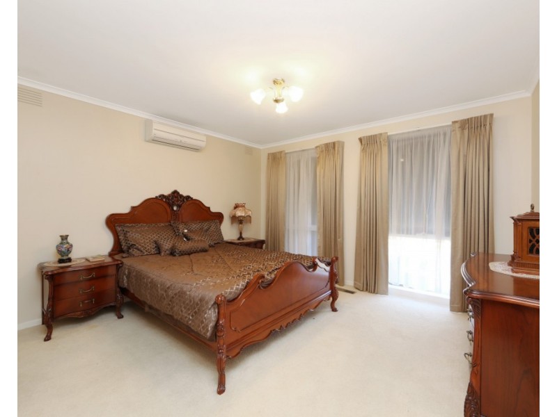 6 Lakeside Boulevard, Rowville VIC 3178