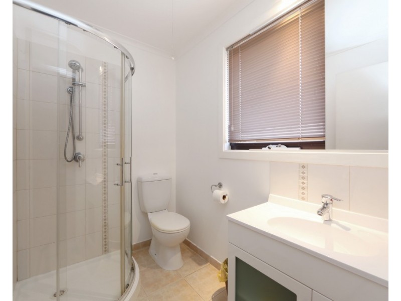 6 Lakeside Boulevard, Rowville VIC 3178