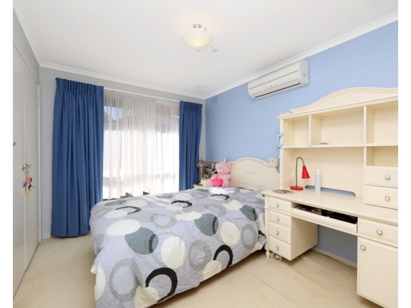 6 Lakeside Boulevard, Rowville VIC 3178