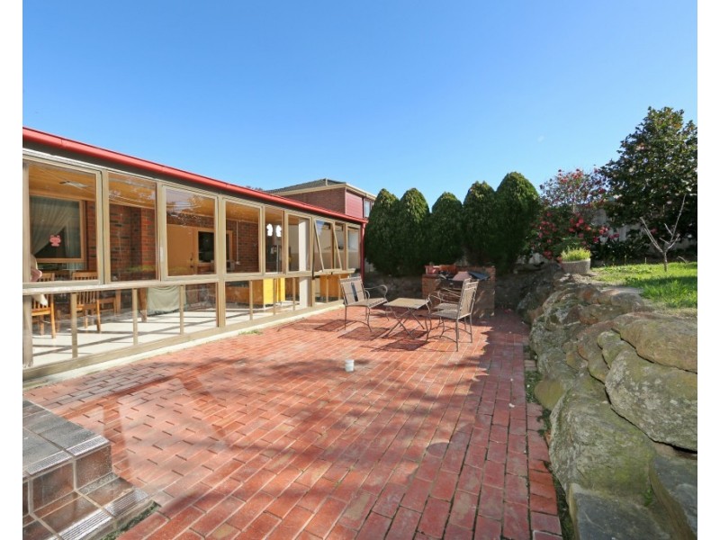 6 Lakeside Boulevard, Rowville VIC 3178