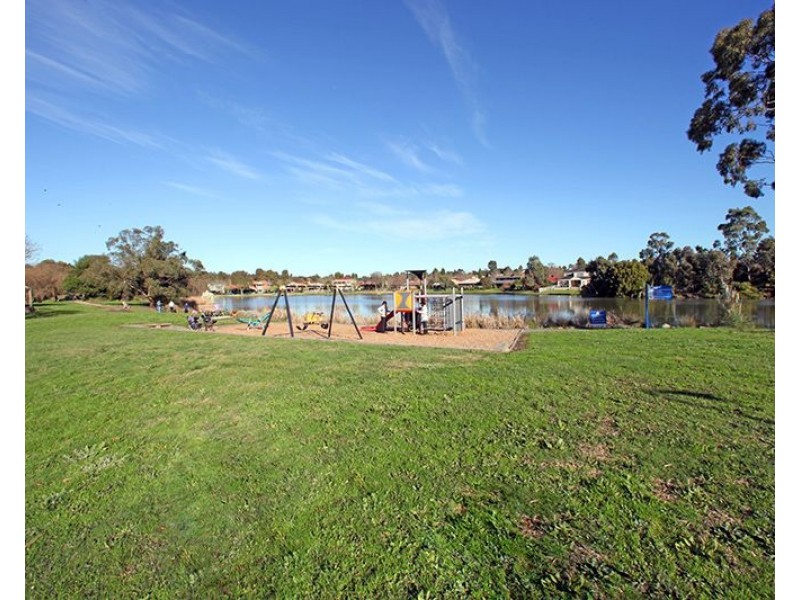 6 Lakeside Boulevard, Rowville VIC 3178