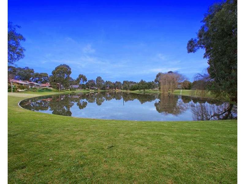 6 Lakeside Boulevard, Rowville VIC 3178