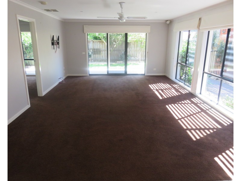 63 Sovereign Manors Crescent, Rowville VIC 3178