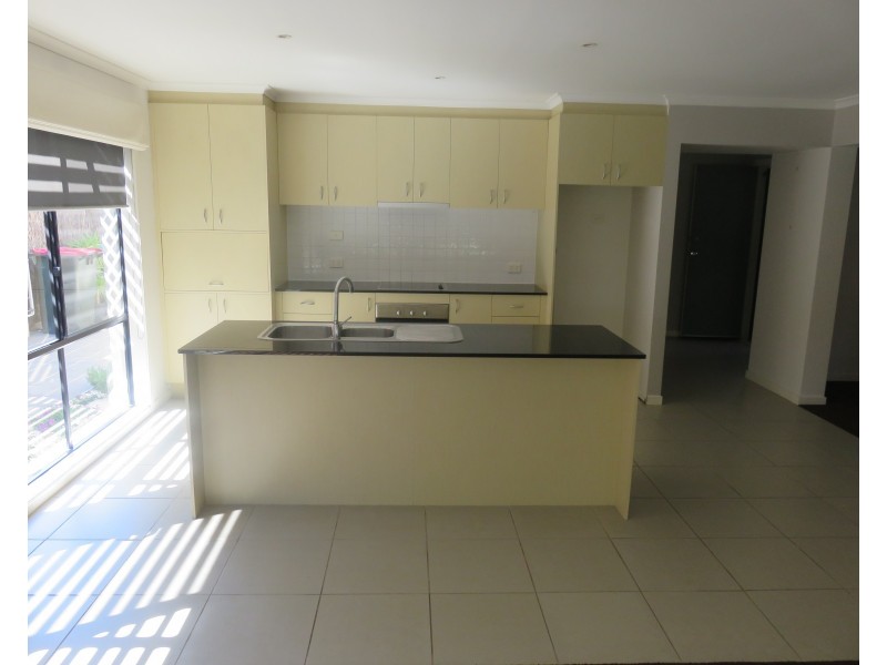 63 Sovereign Manors Crescent, Rowville VIC 3178