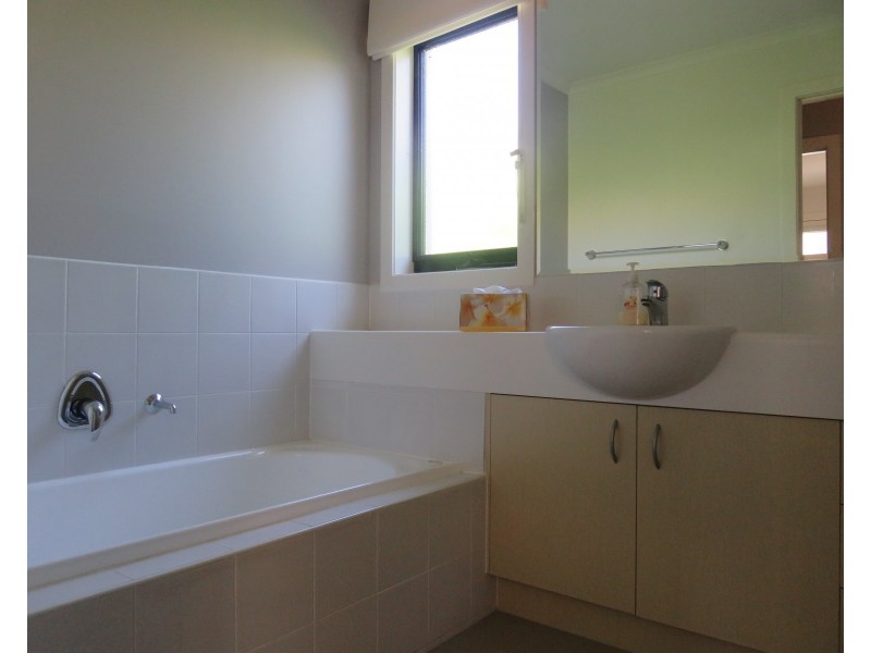 63 Sovereign Manors Crescent, Rowville VIC 3178