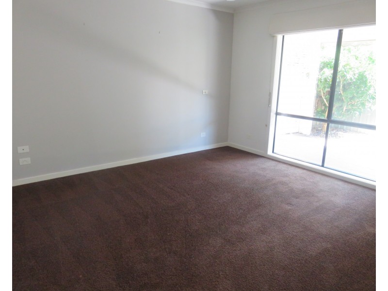 63 Sovereign Manors Crescent, Rowville VIC 3178