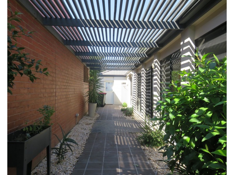 63 Sovereign Manors Crescent, Rowville VIC 3178