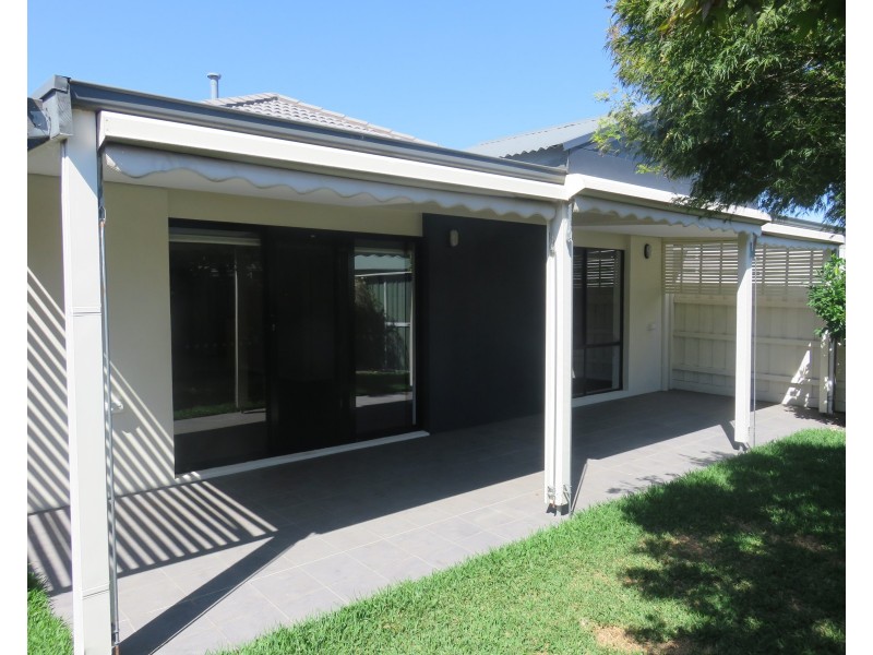 63 Sovereign Manors Crescent, Rowville VIC 3178