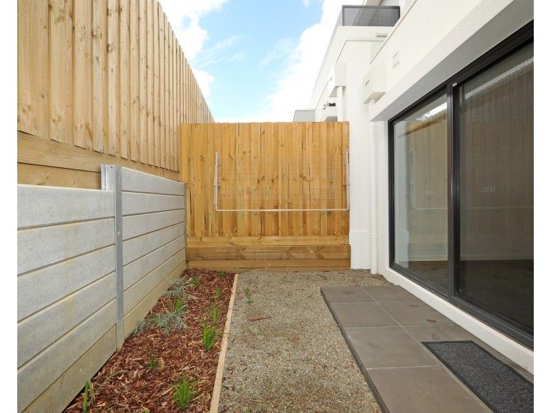 2/9 Luton Court, Rowville VIC 3178