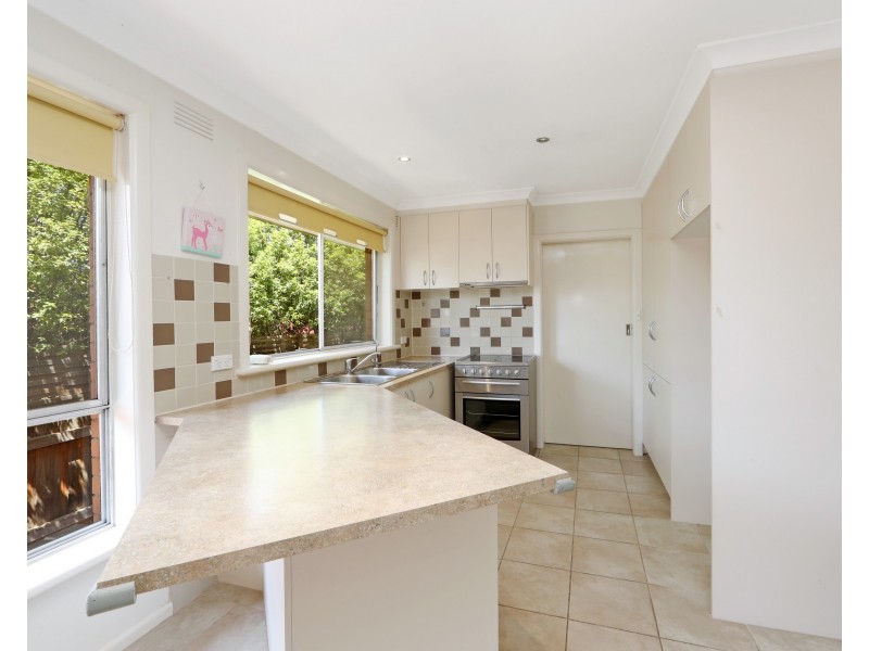 8 Vivienne Avenue, Boronia VIC 3155