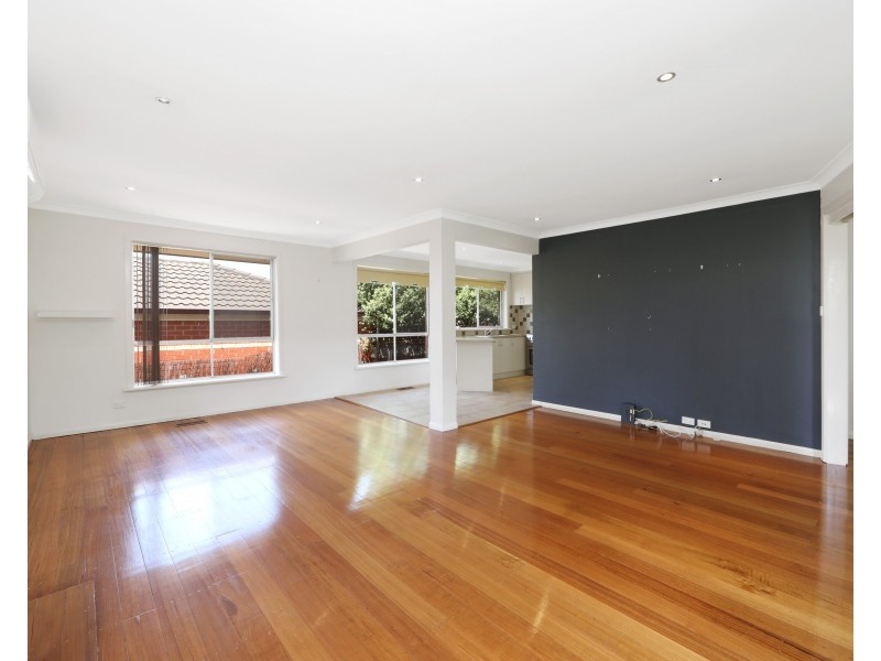 8 Vivienne Avenue, Boronia VIC 3155