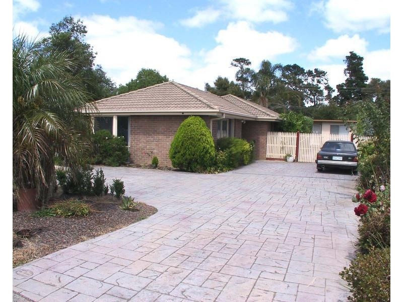 35 Bellfield Drive, Lysterfield VIC 3156