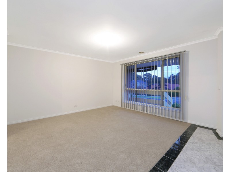 10 Lakeside Boulevard, Rowville VIC 3178