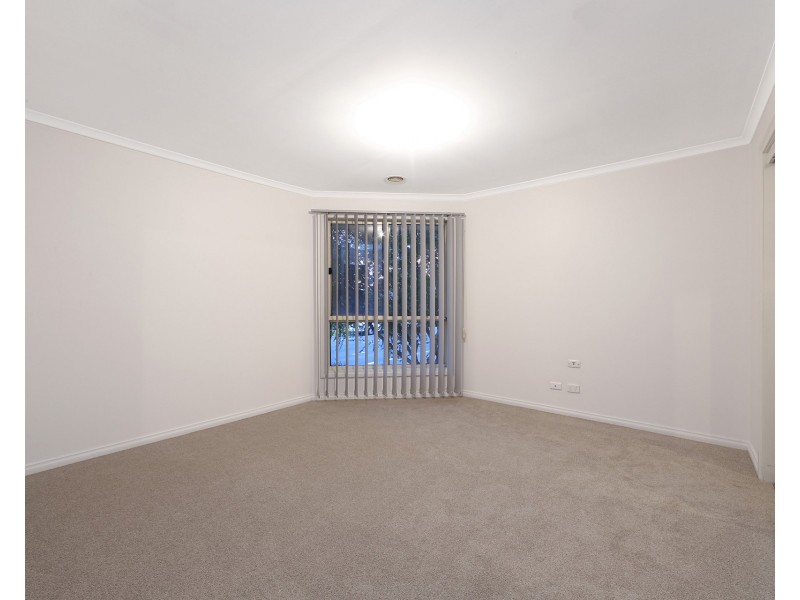 10 Lakeside Boulevard, Rowville VIC 3178