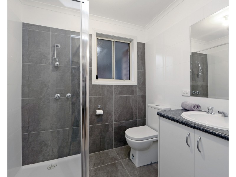 10 Lakeside Boulevard, Rowville VIC 3178