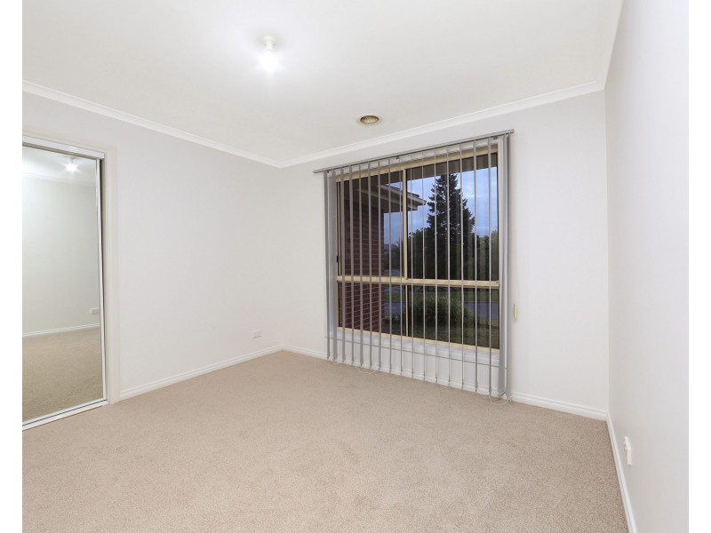10 Lakeside Boulevard, Rowville VIC 3178