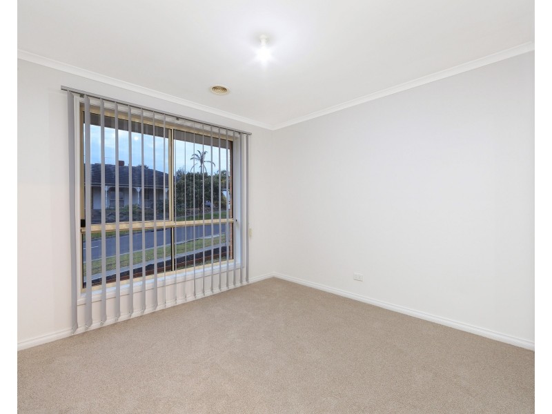 10 Lakeside Boulevard, Rowville VIC 3178