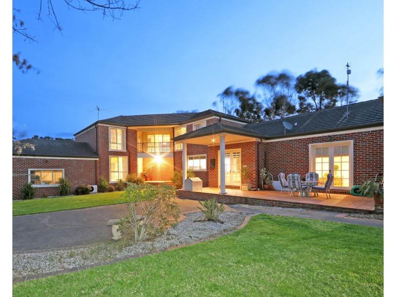 17 Parkside Boulevard, Lysterfield South VIC 3156