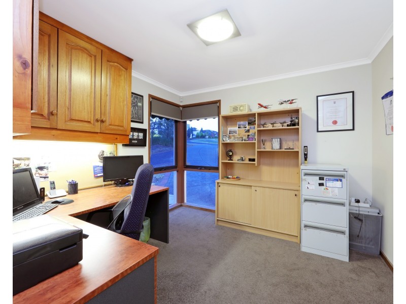 37 Candlebark Quadrant, Rowville VIC 3178