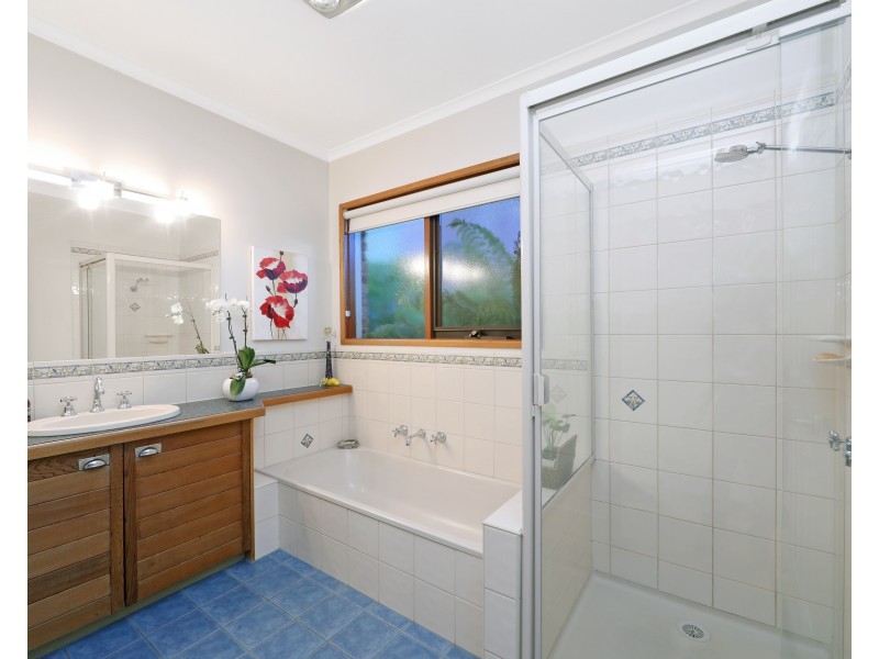 37 Candlebark Quadrant, Rowville VIC 3178