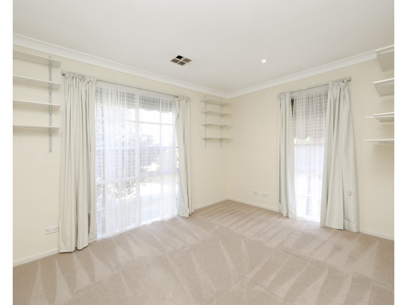 81 Mantung Crescent, Rowville VIC 3178