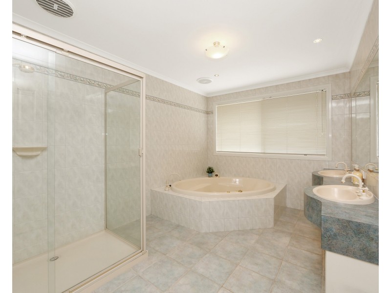 7 The Croft, Lysterfield VIC 3156